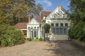 Beautiful Secluded 2 Bedroom Coach House
